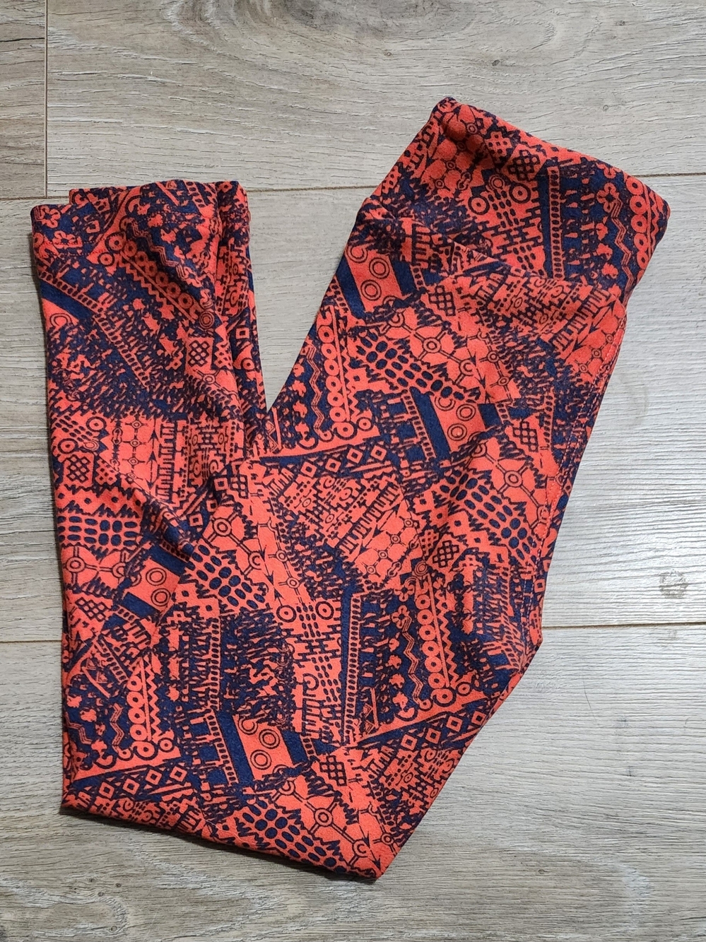 LuLaRoe Coral and Navy Geometric Kids Leggings